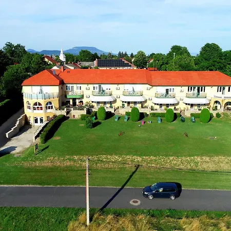 Bed & Breakfast Karat Panzio Balatongyörök