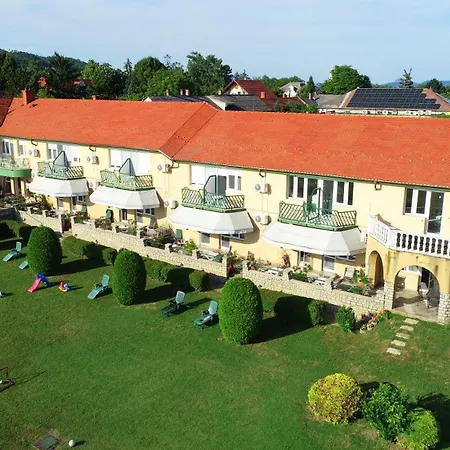 Karat Panzio Bed & Breakfast Balatongyörök