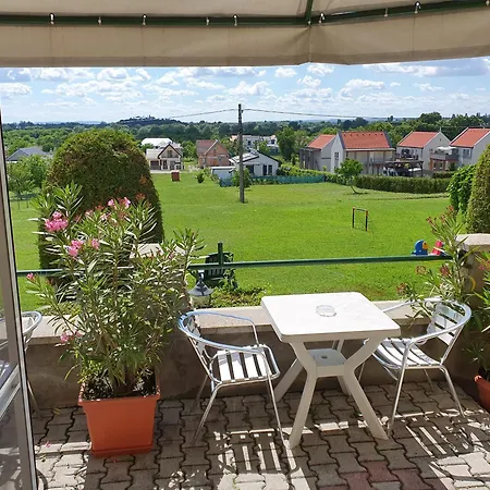 Karat Panzio Bed & Breakfast 3*