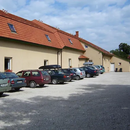 Bed & Breakfast Karat Panzio 3*